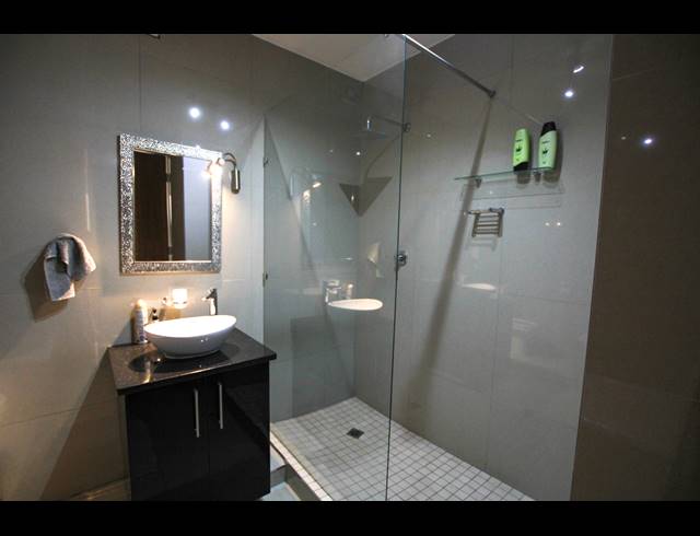 2 BEDROOM APARTMENT TO LET IN BEDFORD GARDENS